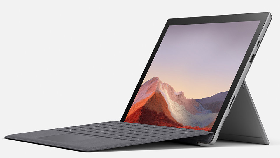 Surface Pro Signature Type Cover - platynowa klawiatura w użyciu